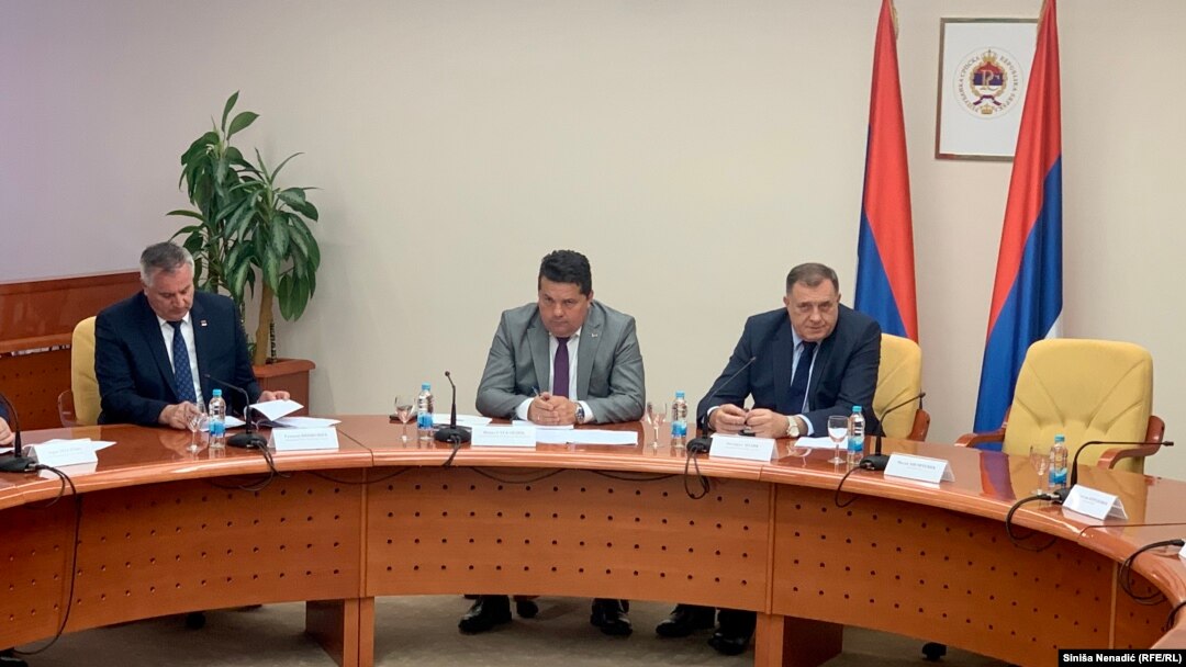 Radovan Višković, premijer RS, Nenad Stevandić, predsjednik Narodne skupštine RS i Milorad Dodik, predsjednik RS, na sastanku u entitetskom parlamentu, Banja Luka, BiH, 24. april 2023.