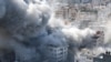 Dim se diže nakon eksplozije usred tekućeg sukoba između Izraela i Hamasa, u gradu Gaza, 18. oktobra 2023.