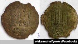 Дві із 38 монет періоду України-Русі з «Городницького скарбу». Монети датують 1010–1019 роками 