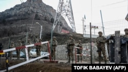 Азербайджанские военные вдоль Лачинского коридора (архив)