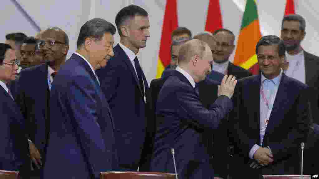 Vlagyimir Putyin és Hszi Csin-ping. „Meredeken megnőtt az Izrael és Irán közötti konfrontáció mértéke. Mindez láncreakcióra hasonlít, és az egész Közel-Keletet egy teljes körű háború küszöbére állítja” – mondta Putyin, aki Hszi Csin-ping kínai elnök mellett ült