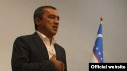 Andijon viloyati Xo‘jaobod tuman hokimi Otabek Rasulov tuman deputatlari tomonidan jiddiy qonunbuzarliklarda ayblangan edi.