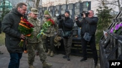 Pistorius je položio cvijeće na Trgu Majdan u centru Kijeva na 10. godišnjicu početka Majdan protesta, 21. novembar 2023.