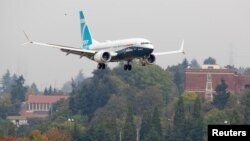 Boeing 737 MAX na povratku sa procjenjivačkog leta na Boeing Fieldu u Sijetlu, Washington, SAD, 30. septembra 2020.