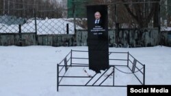 Чаллыда Русия президенты Владимир Путин "кабере" кебек ясалган инсталляция