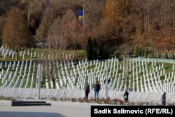 Кладбище, на котором захоронены останки жертв геноцида боснийцев-мусульман. Сребреница, ноябрь 2024 г.