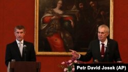 Președintele Milos Zeman cu premierul Andrej Babis la 6 decembrie