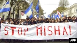 Демонстрація опозиції з вимогою відставки президента Міхеїла Саакашвілі у центрі Тбілісі, 9 квітня 2009 р.