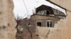 Ілюстраційне фото. Зруйнований обстрілом будинок у Станиці Луганській, 18 березня 2016 року