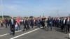 Aleksandar Vučić pridružio se u septembru 2016. Miloradu Dodiku na otvaranju jednog drugog autoputa u BiH, prve dionice autuputa Doboj - Banjaluka od Doboja do Prnjavora