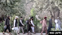 د سولې بین الافغاني خبرې د ټولو طالب بندیانو تر خوشې کېدو وروسته پیلېږي. (انځور: د کابل د څرخي پله له زندانه د طالبانو خوشې کېدو انځور)