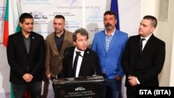 "Има такъв народ" се отказа да подлага на гласуване проектокабинета си и сега основният въпрос е означава ли това, че повторните парламентарни избори са неизбежни или още има възможност за съставяне на редовно правителство