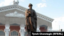 Жусуп Баласагын атындагы Кыргыз улуттук университети.