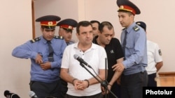 Վարդան Սեդրակյանը դատարանի դահլիճում, սեպտեմբեր, 2013թ․