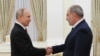 Президент РФ Владимир Путин (слева) и премьер-министр Армении Никол Пашинян 