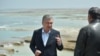 Президент Узбекистана Шавкат Мирзияев на месте прорыва дамбы Сардобинского водохранилища. 