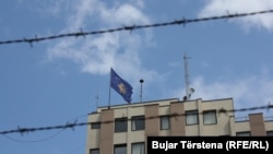 Flamuri i Kosovës i vendosur në ndërtesën e Ministrisë së Punëve të Jashtme dhe Diasporës së Kosovës. Fotografi nga arkivi.