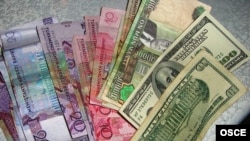 Стоимость доллара США на чёрном рынке в Туркменистане более 11 раз превысила официальный курс