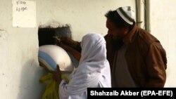 خلک د حکومت له يو ځانګړي ځای څخه اوړه اخلي