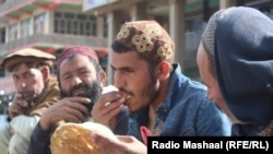 آرشیف، شماری از افراد بی‌بضاعت در افغانستان