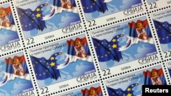 Posebno izdanje poštanskih markica sa zastavama Srbije i EU, izdato u januaru 2014. kada je Srbija počela pregovore o pridruživanju Evropskoj uniji.