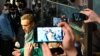 Алексей Навални на летището в Москва минути преди да бъде арестуван. 17 януари 2021 г.