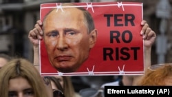 Rudele și prietenii apărătorilor de la „Azovstal” cer trecerea Rusiei pe lista statelor care sponsorizează terorismul, după uciderea prizonierilor de război ucraineni în închisoarea din Olenivka, în partea ocupată a regiunii Donețk, Kiev, 4 august 2022