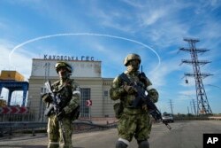 Військові РФ на Каховській ГЕС, гребля якої була зруйнована в червні 2023 року