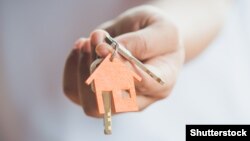 Termenul de privatizare pentru locuințe a fost prelungit de mai multe ori, ultima dată în anul 2021, până în 2024.