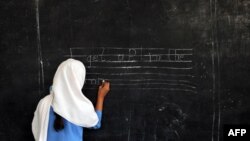 د پيښور د يو ښوونځي ماشومه